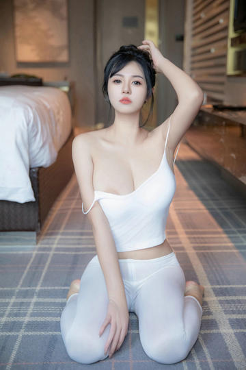 少妇人妻跪趴高撅肥臀