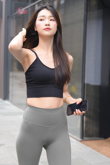 日韩制服丝袜偷怕电影